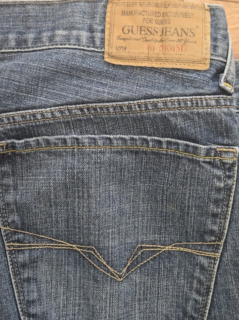 GUESS Jeans 36x32 Cliff Boot Cut Washed Blue with Contrast Stitching